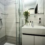 Laurea 3* سبليت